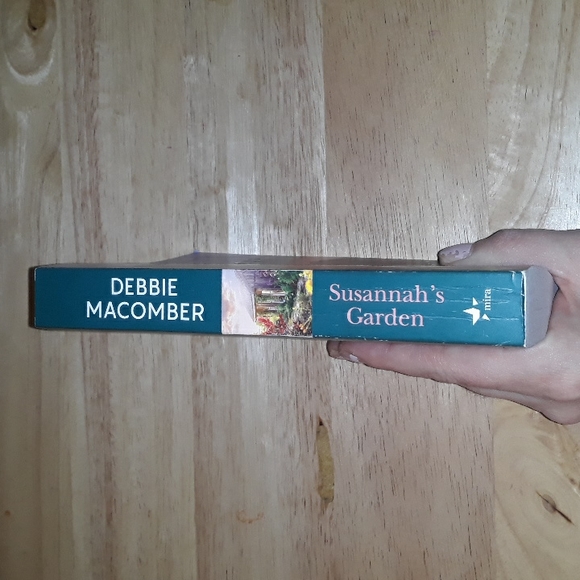 Susannah's Garden, A paperback book written by Debbie Macomber - Picture 4 of 5